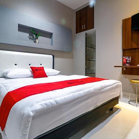 Reddoorz Near Kebon Jeruk Jakarta Exterior foto