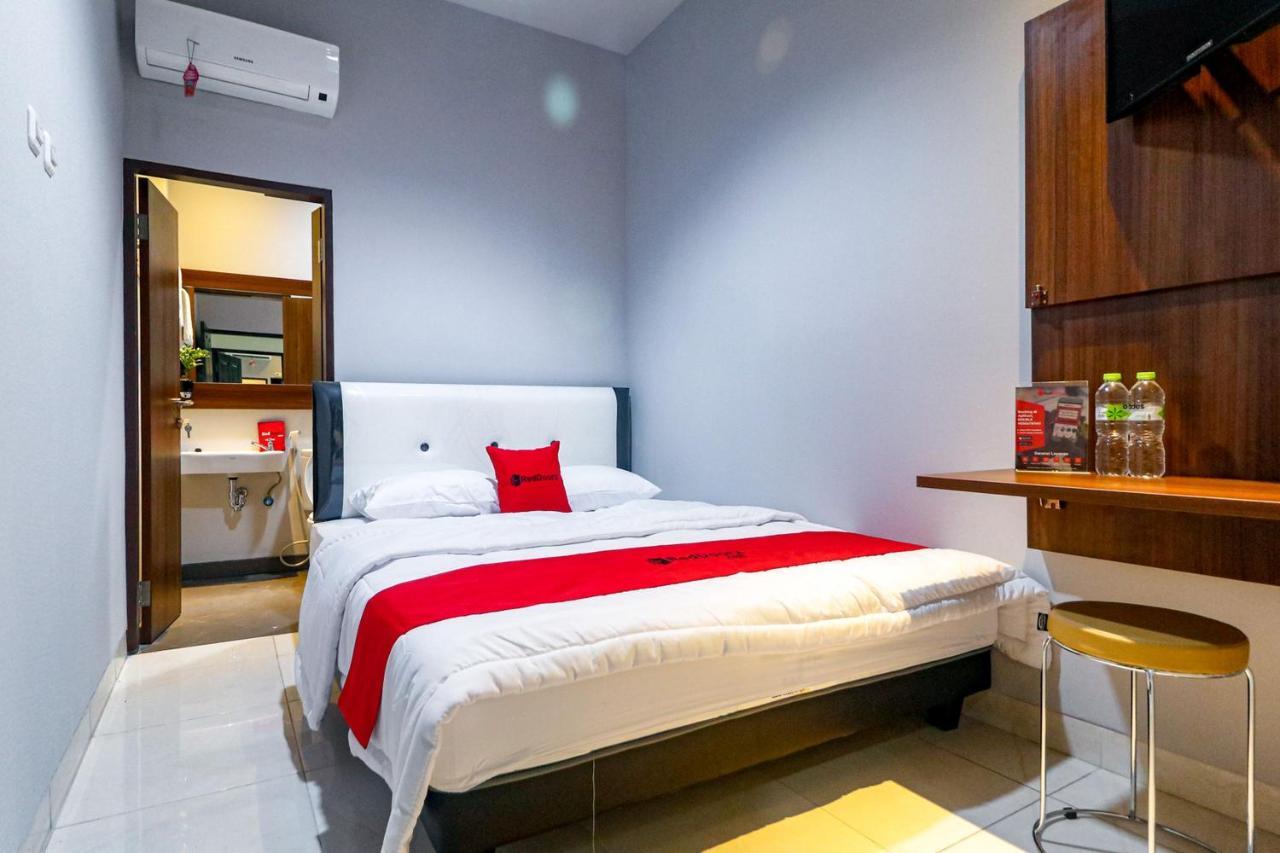 Reddoorz Near Kebon Jeruk Jakarta Exterior foto