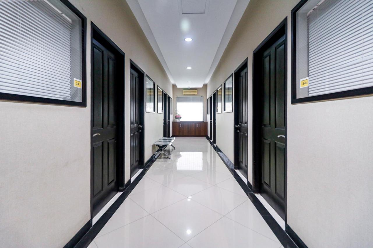Reddoorz Near Kebon Jeruk Jakarta Exterior foto
