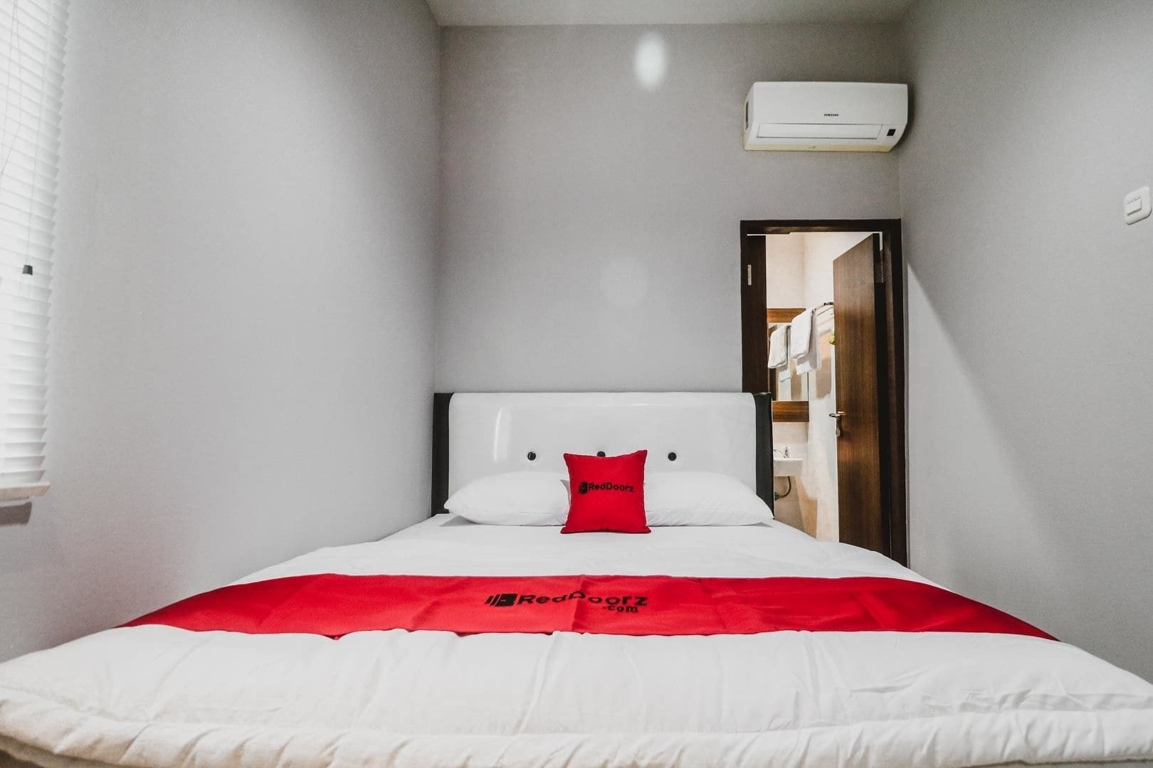 Reddoorz Near Kebon Jeruk Jakarta Exterior foto
